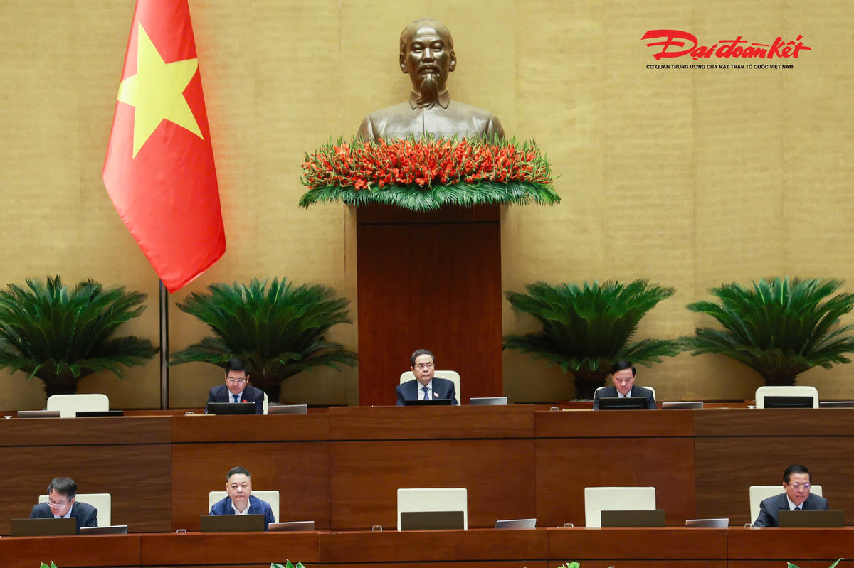 Đoàn chủ tọa tại phiên họp.