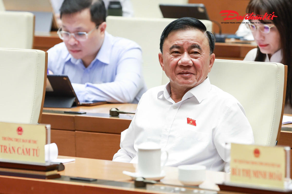 Thường trực Ban Bí thư Trần Cẩm Tú dự phiên họp.