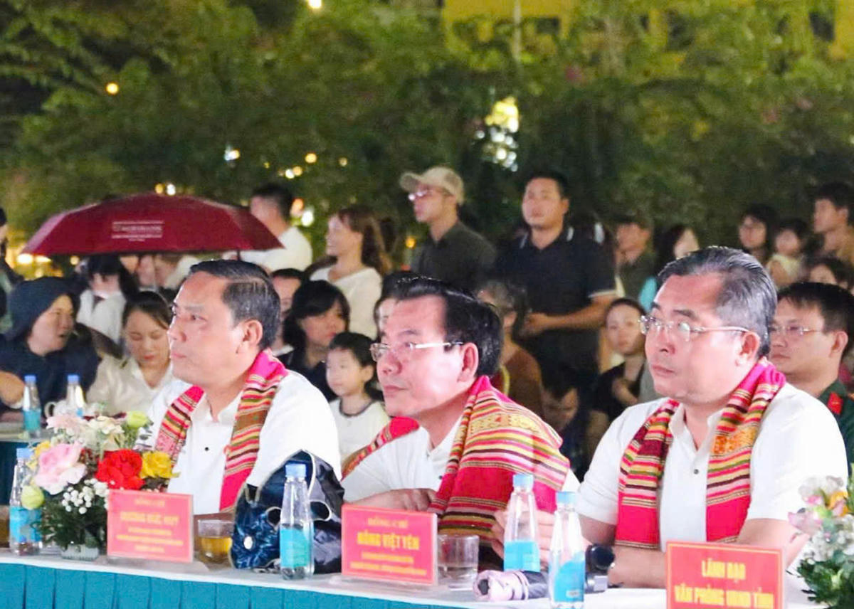 Các đại biểu tham dự chương trình. Ảnh: Thùy Hương – Khánh Linh