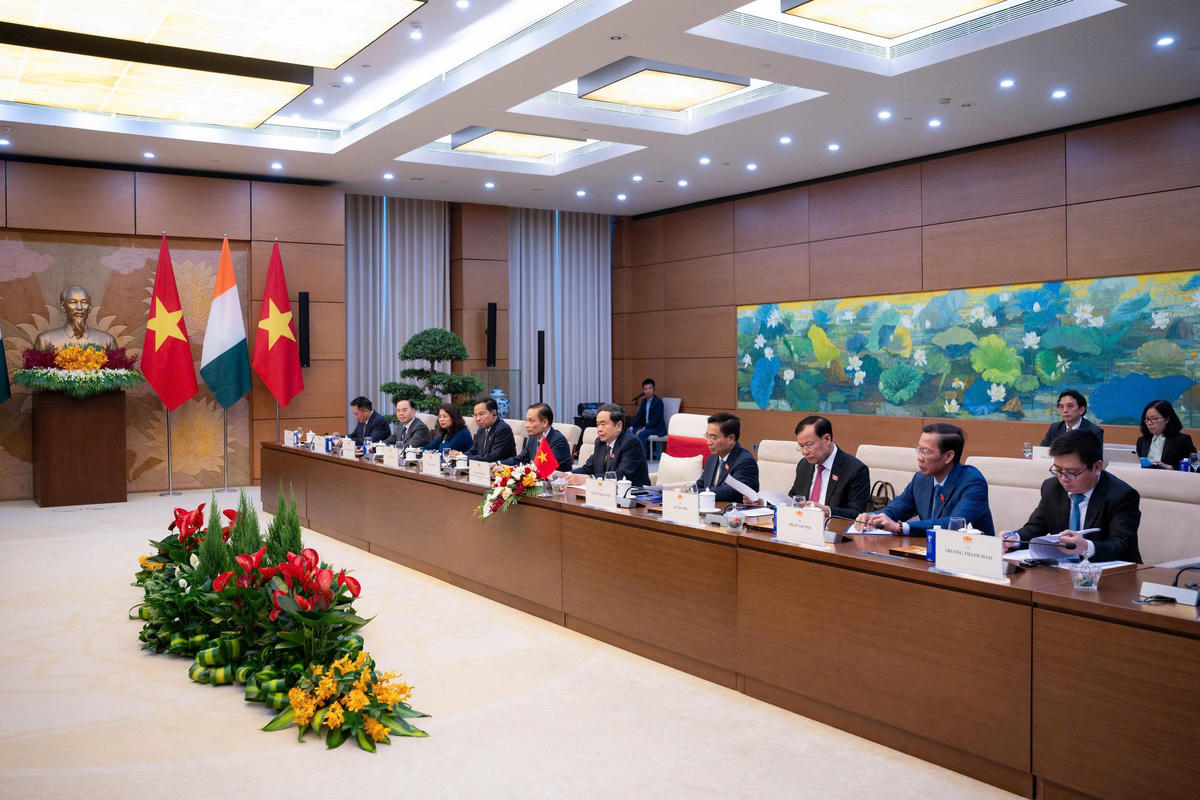 Chủ tịch Quốc hội Trần Thanh Mẫn và các đại biểu phía Việt Nam. Ảnh: quochoi.vn