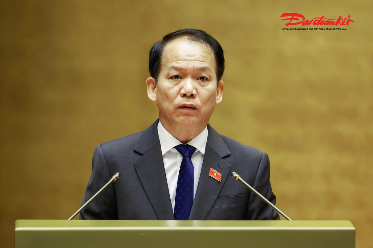 Bộ trưởng Bộ Tư pháp Hoàng Thanh Tùng báo cáo giải trình về Luật Phổ biến, giáo dục pháp luật (sửa đổi) trước khi Quốc hội biểu quyết thông qua.