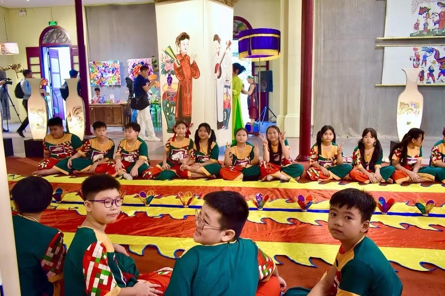 “Lưu trăng phố cổ 2026” đưa công chúng đến gần hơn với những giá trị văn hóa truyền thống.