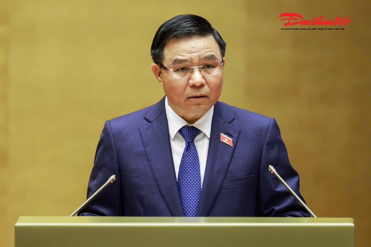 Bộ trưởng Bộ Công thương Lê Mạnh Hùng báo cáo giải trình về Luật Dầu khí trước khi Quốc hội biểu quyết thông qua.
