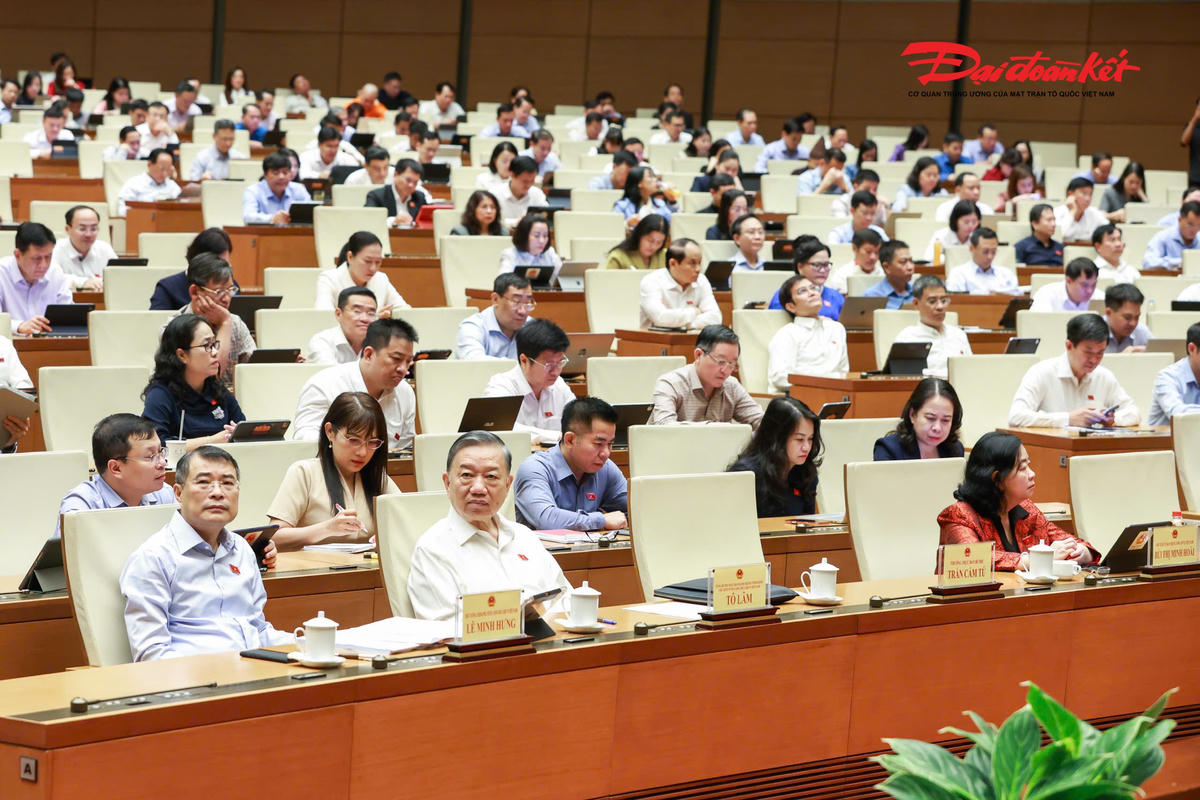 Tổng Bí thư, Chủ tịch nước Tô Lâm; Thủ tướng Chính phủ Lê Minh Hưng; Chủ tịch UBTƯ MTTQ Việt Nam Bùi Thị Minh Hoài tham dự phiên họp