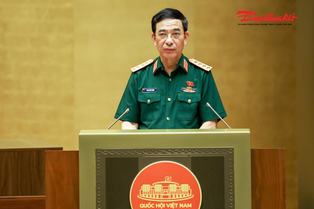 Quốc hội thông qua hai luật liên quan đến quân sự, quốc phòng