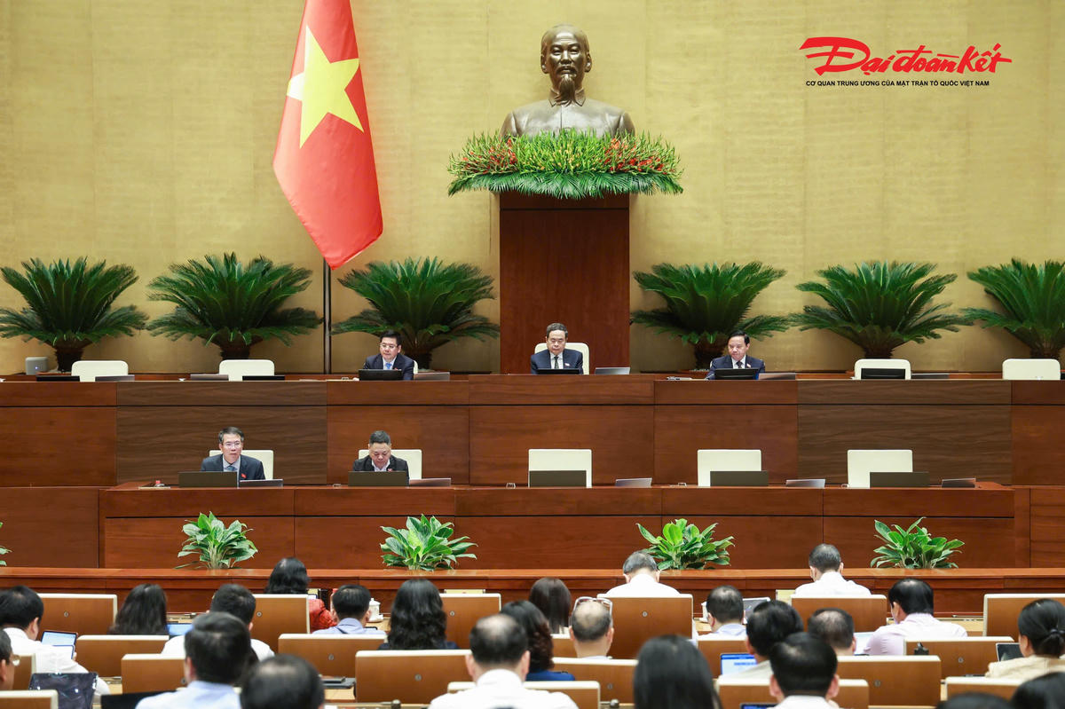 Đoàn chủ tọa tại phiên họp