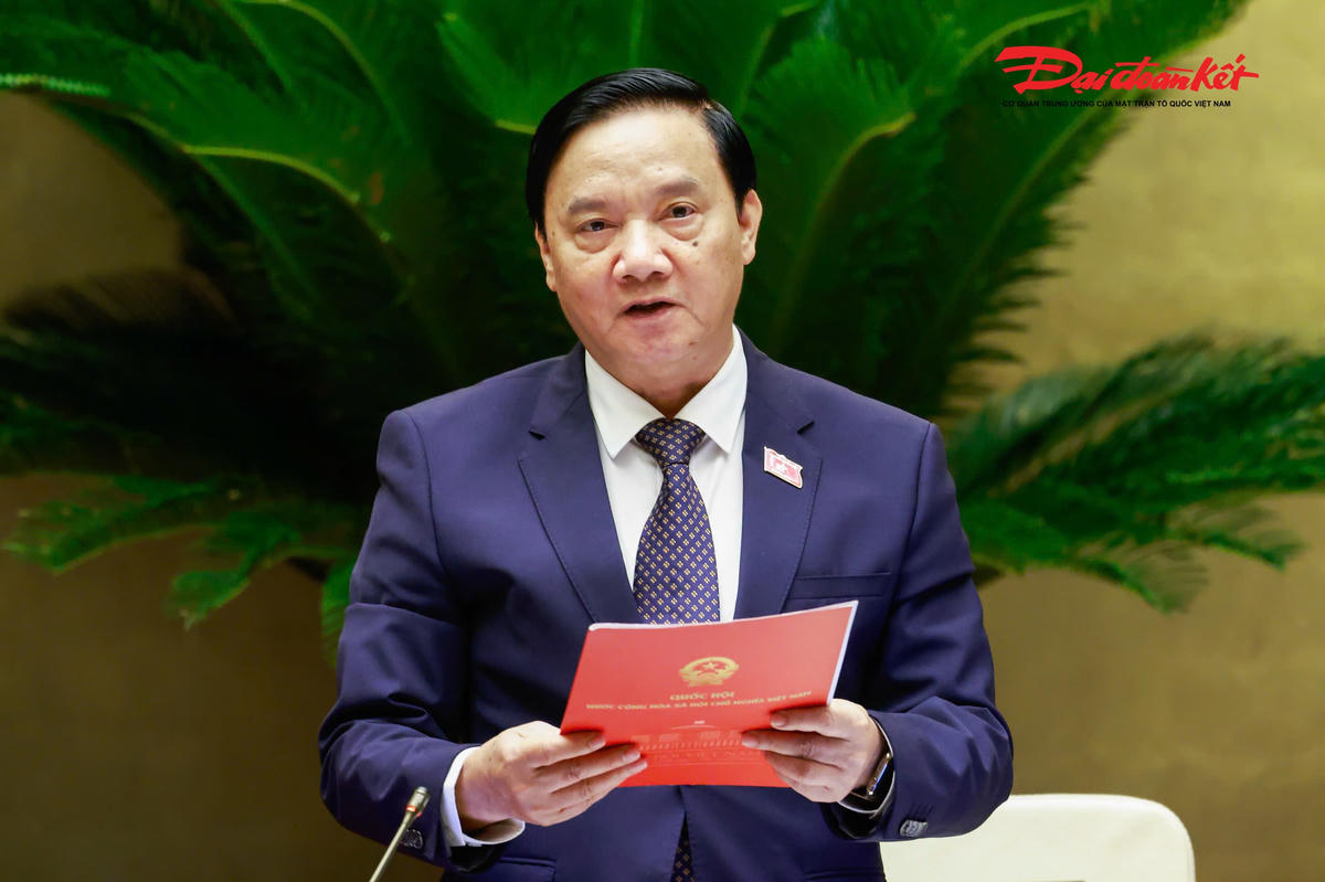 Phó Chủ tịch Quốc hội Nguyễn Khắc Định điều hành phiên họp
