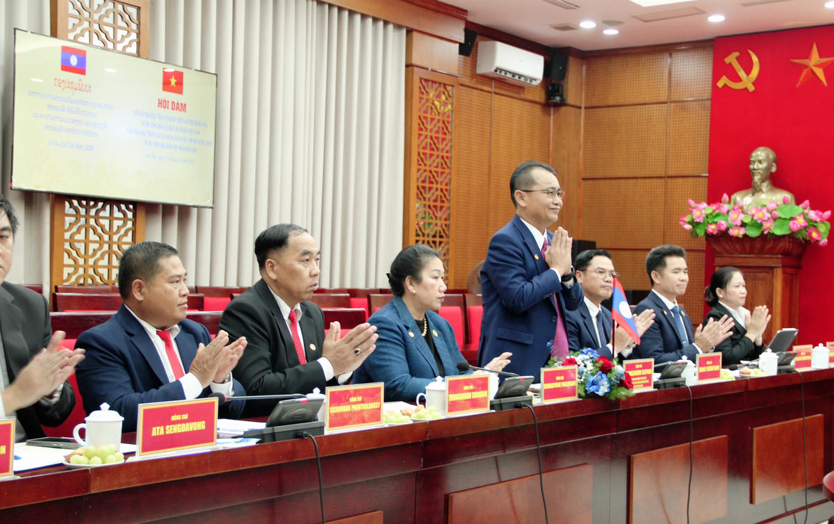 Thắt chặt quan hệ hữu nghị, hợp tác giữa Hà Nội và Viêng Chăn