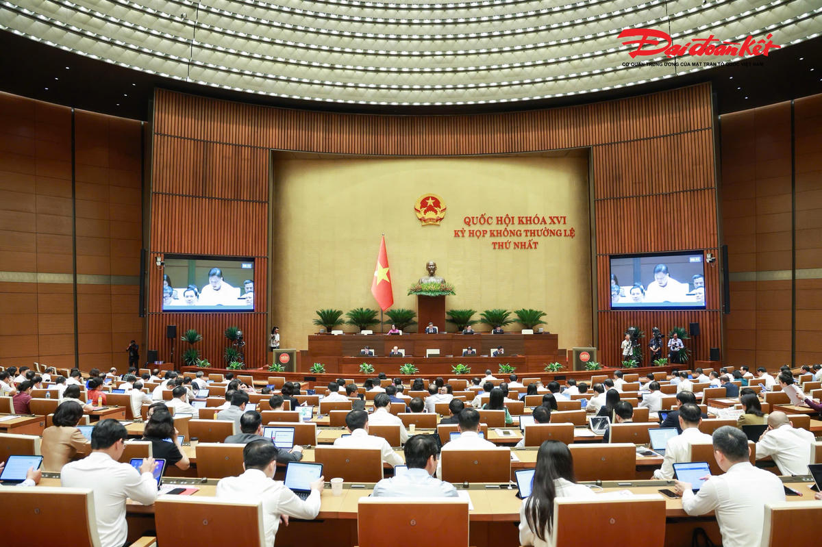 Toàn cảnh phiên họp. Ảnh: Quang Vinh