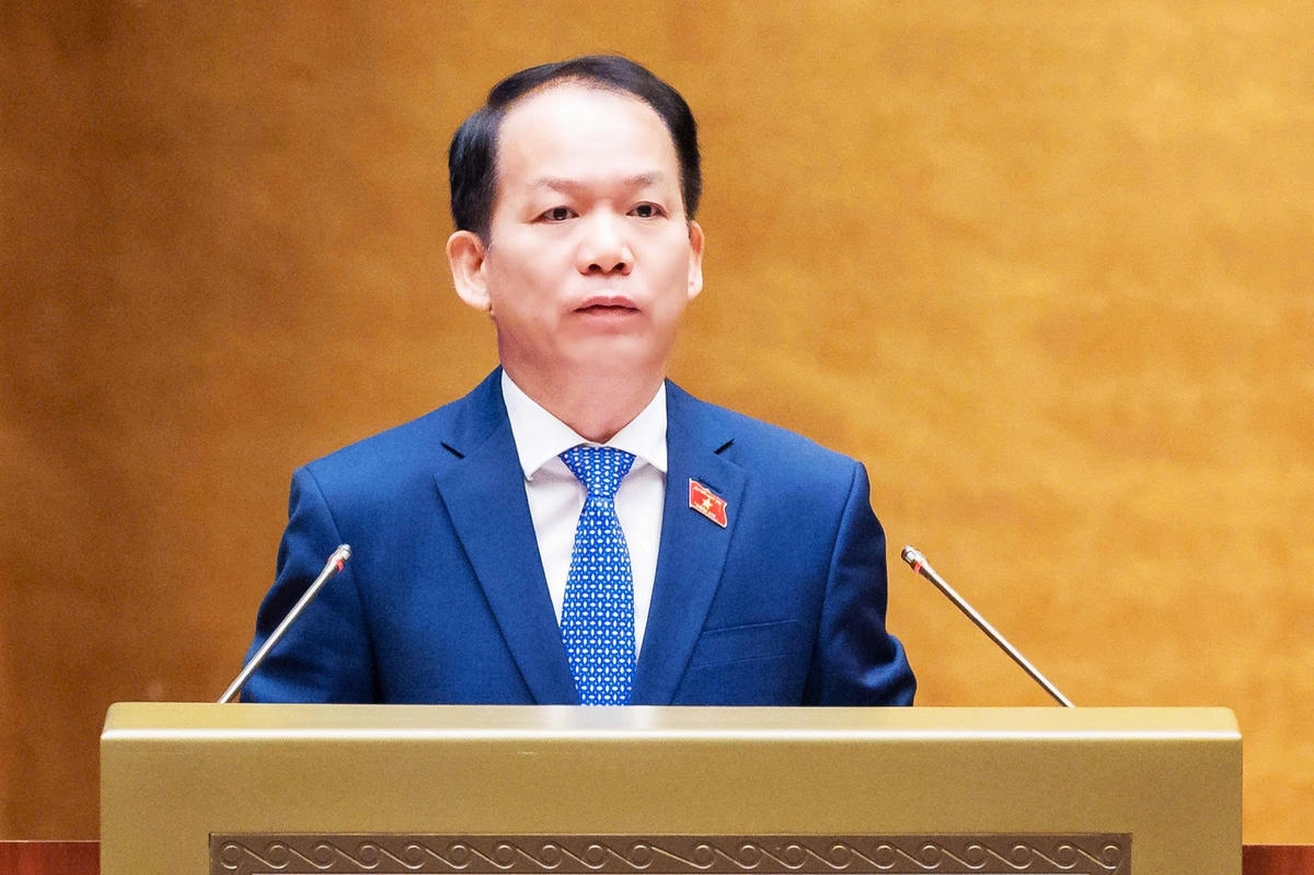 Bộ trưởng Bộ Tư pháp Hoàng Thanh Tùng trình bày báo cáo tiếp thu, giải trình.