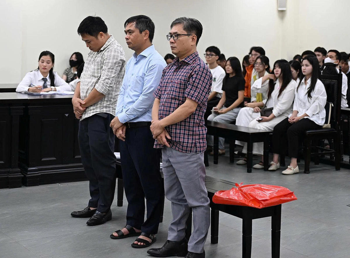 Xét xử vụ “ăn chặn” tiền của sinh viên: Cựu Hiệu trưởng Trường Cao đẳng du lịch Hà Nội lĩnh 3 năm tù