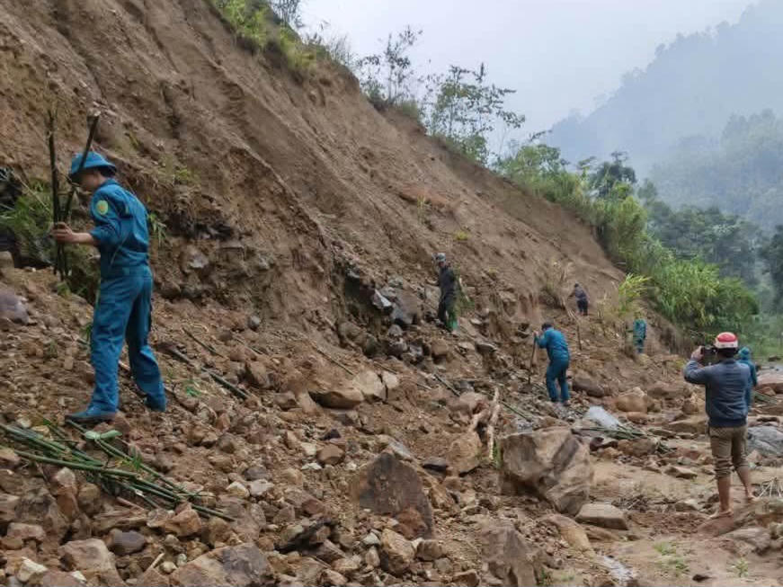 Thanh Hóa: Hơn 5.500m3 đất đá sạt lở, nhiều nơi bị chia cắt