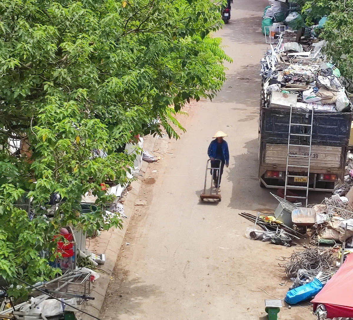 Thống kê cho thấy, hiện cả nước chỉ có khoảng 0,2% lao động phi chính thức có bảo hiểm xã hội bắt buộc. Ảnh: L.H.