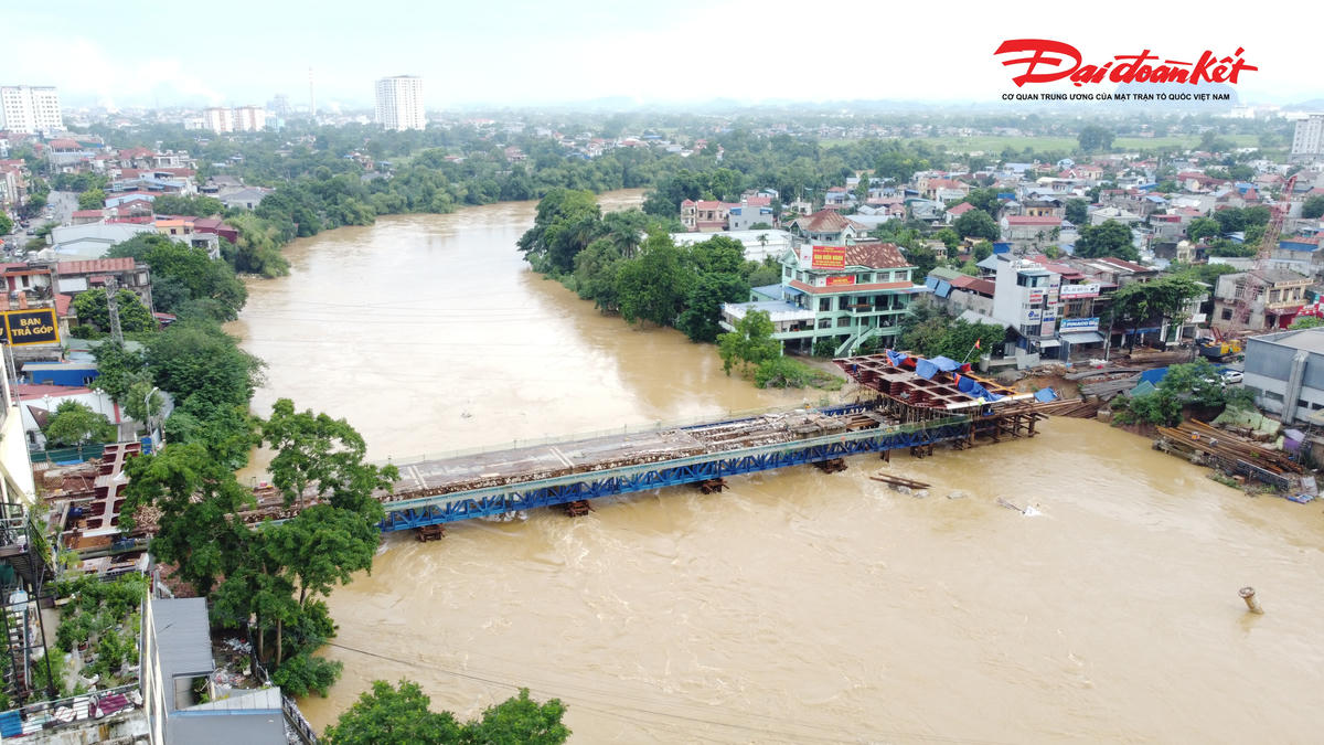 Theo ghi nhận của Chi cục Thủy lợi và Phòng chống thiên tai tỉnh Thái Nguyên, mực nước sông Cầu tại Gia Bảy đạt 26,32 m, cao hơn 0,32 m so với mức báo động II.