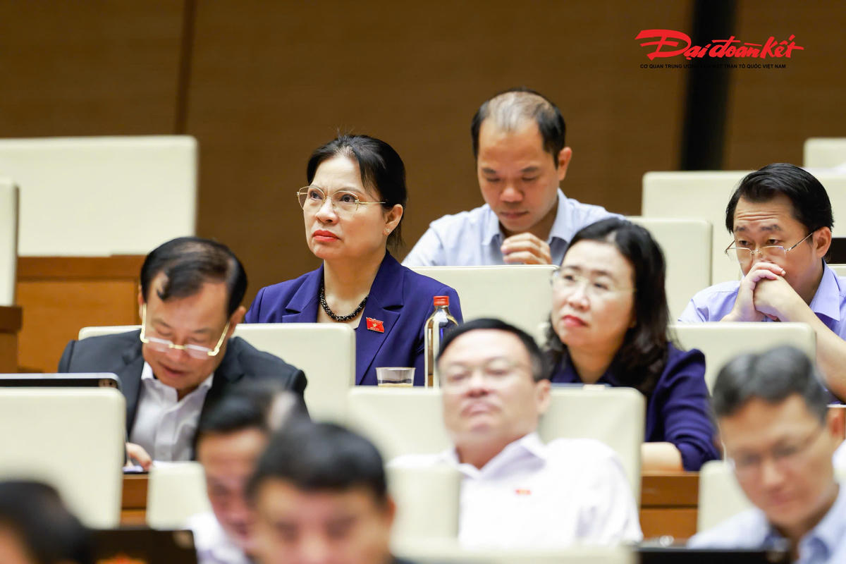 Ủy viên Trung ương Đảng, Phó Chủ tịch - Tổng Thư ký UBTƯ MTTQ Việt Nam Hà Thị Nga tham dự phiên họp. Ảnh: Quang Vinh