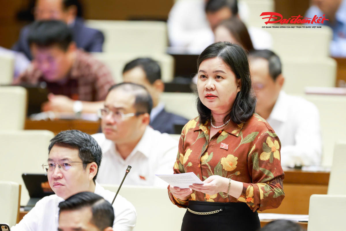 Đại biểu Nguyễn Phương Thủy, Đoàn TP. Hà Nội phát biểu. Ảnh: Quang Vinh