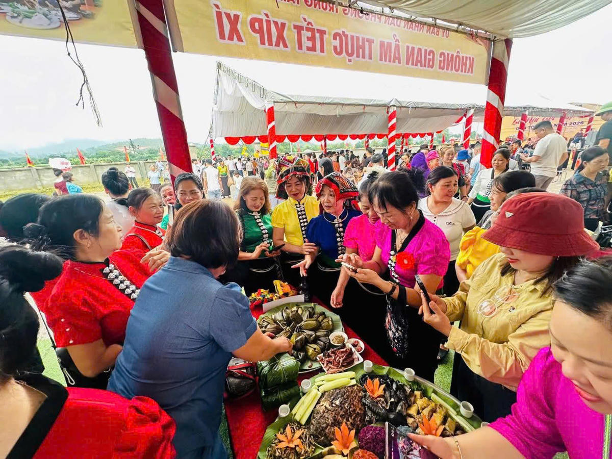 Rộn ràng Tết Xíp Xí