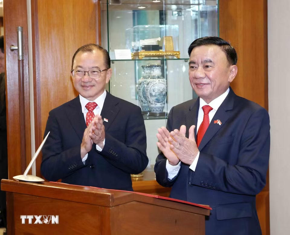 Thường trực Ban Bí thư Trần Cẩm Tú tại Nhà Quốc hội Singapore. (Ảnh: Phương Hoa/TTXVN)