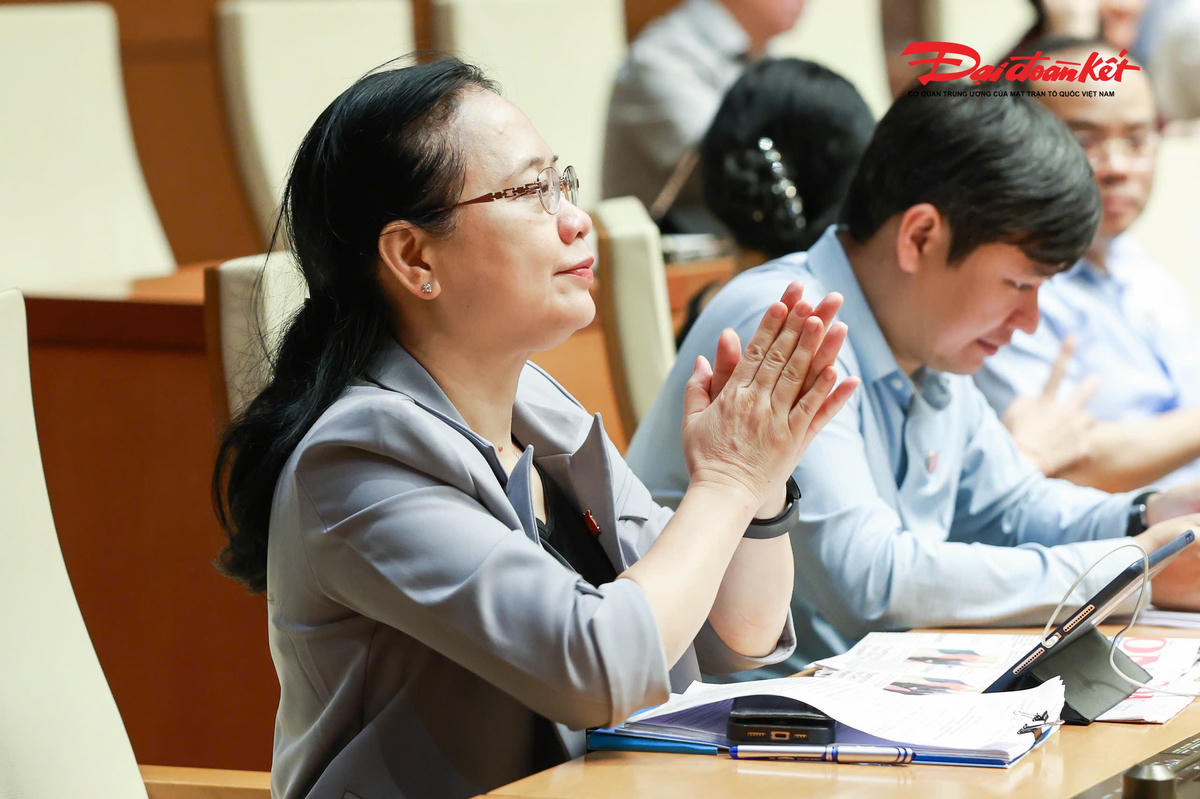 Các đại biểu tham dự phiên họp. Ảnh: Quang Vinh