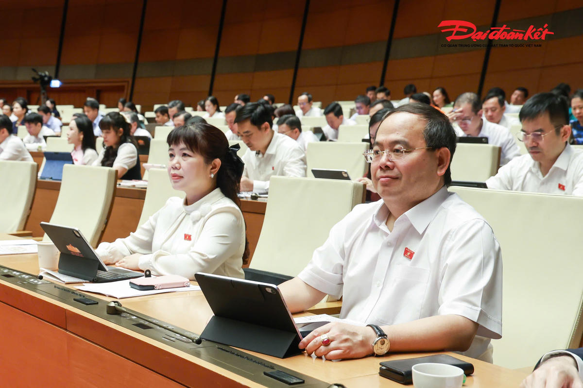 Các đại biểu tham dự phiên họp. Ảnh: Quang Vinh.