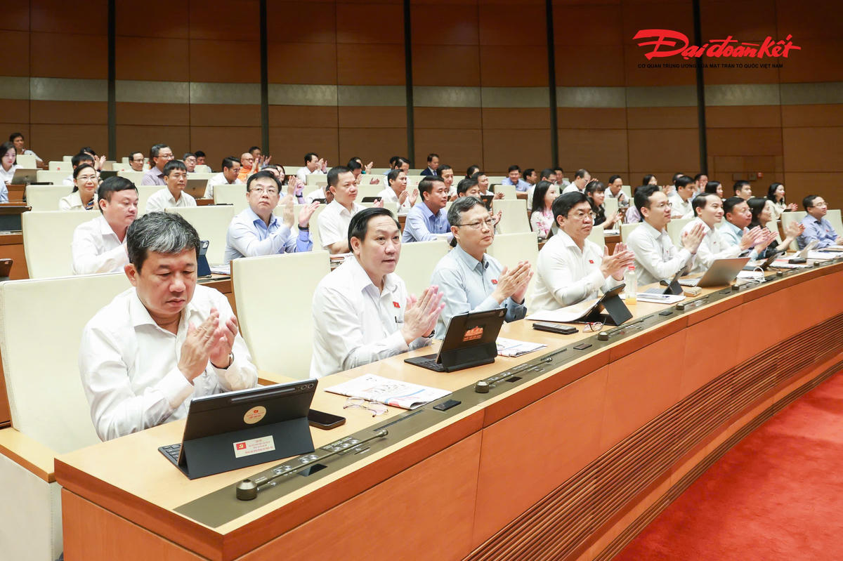 Các đại biểu tham dự phiên họp. Ảnh: Quang Vinh