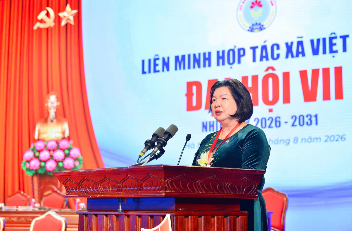  Chủ tịch Liên minh HTX Việt Nam Cao Xuân Thu Vân điều hành phiên làm việc. Ảnh: PV