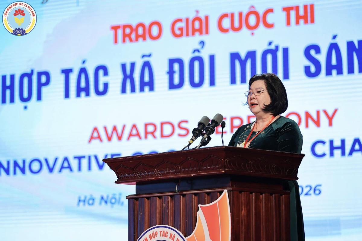 Bà Cao Xuân Thu Vân, Chủ tịch Liên minh HTX Việt Nam phát biểu tại lễ trao giải. Ảnh: PV