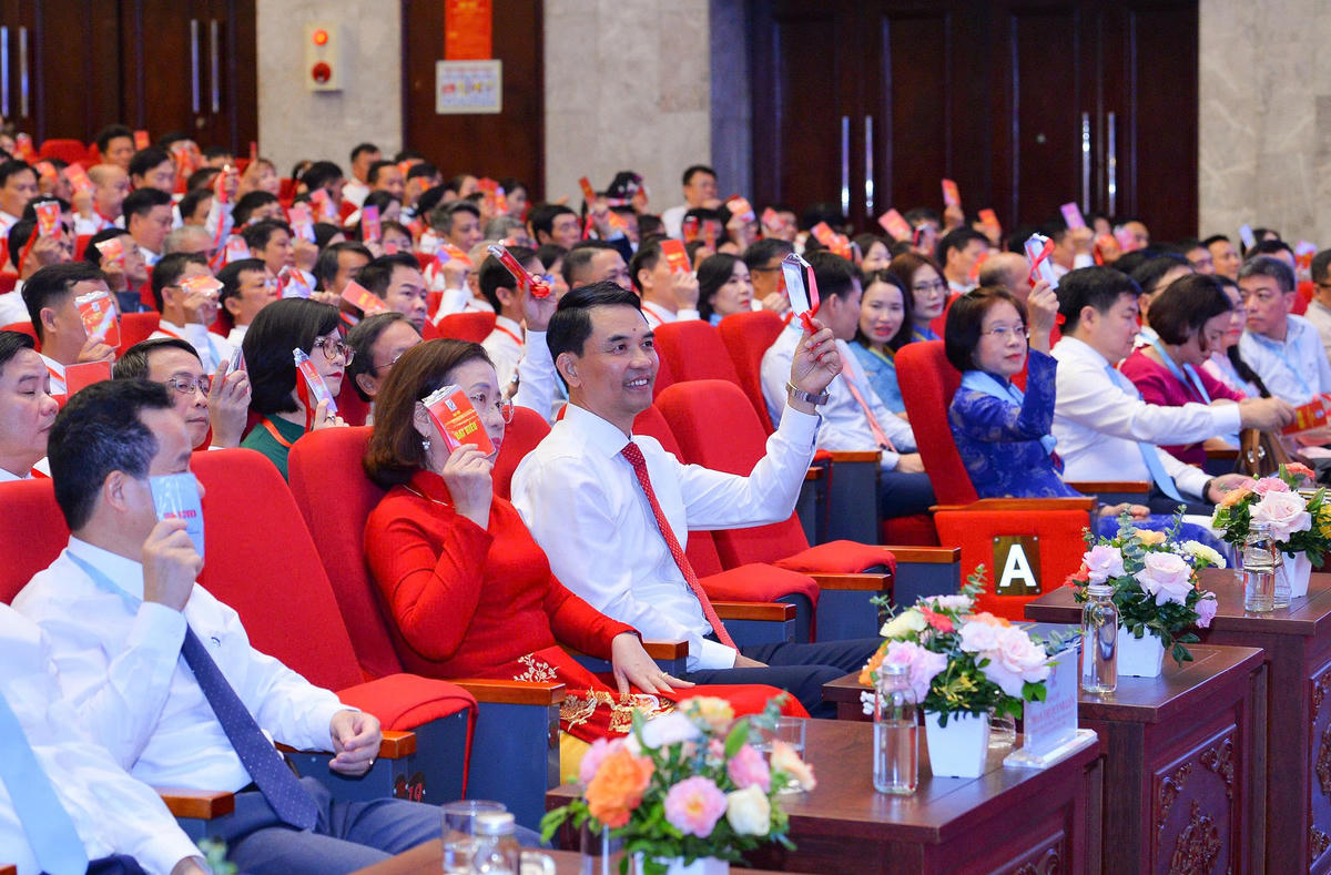 Các đại biểu thông qua quy chế Đại hội. Ảnh: PV