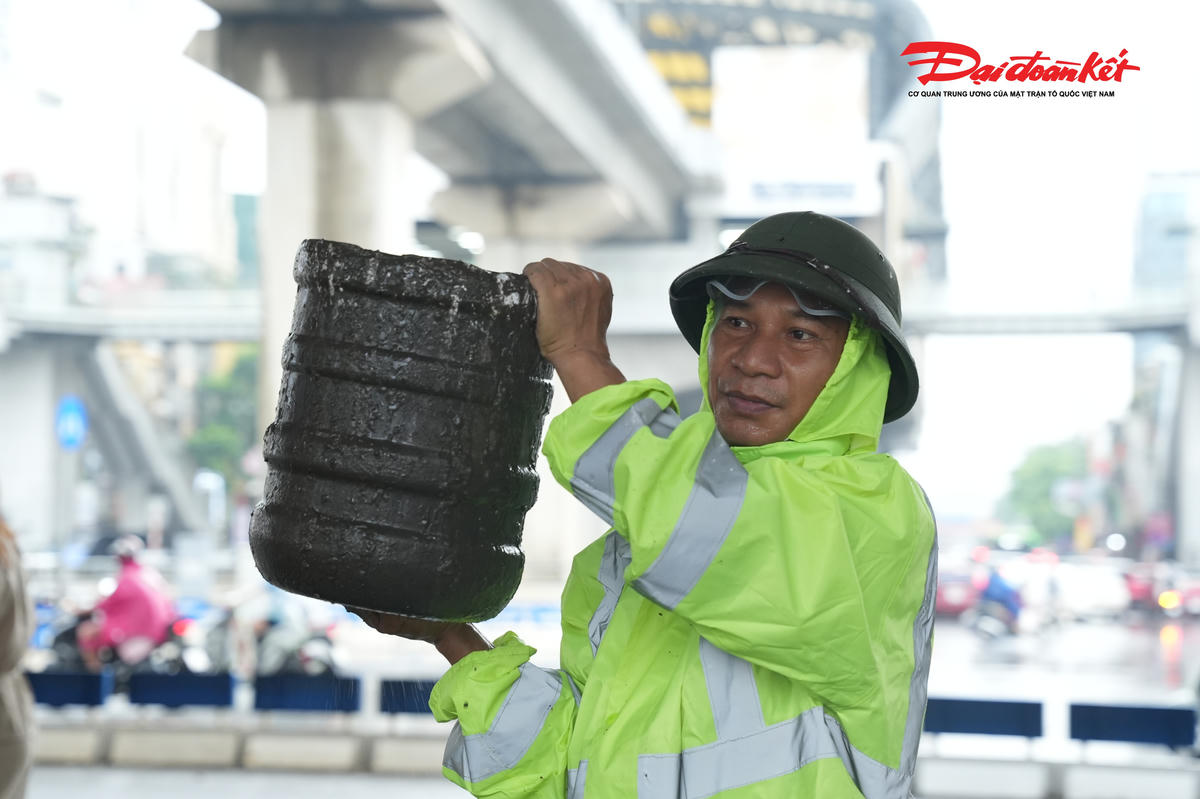 [Ảnh] Hà Nội chỉnh trang hạ tầng giao thông trước Quốc khánh 2/9