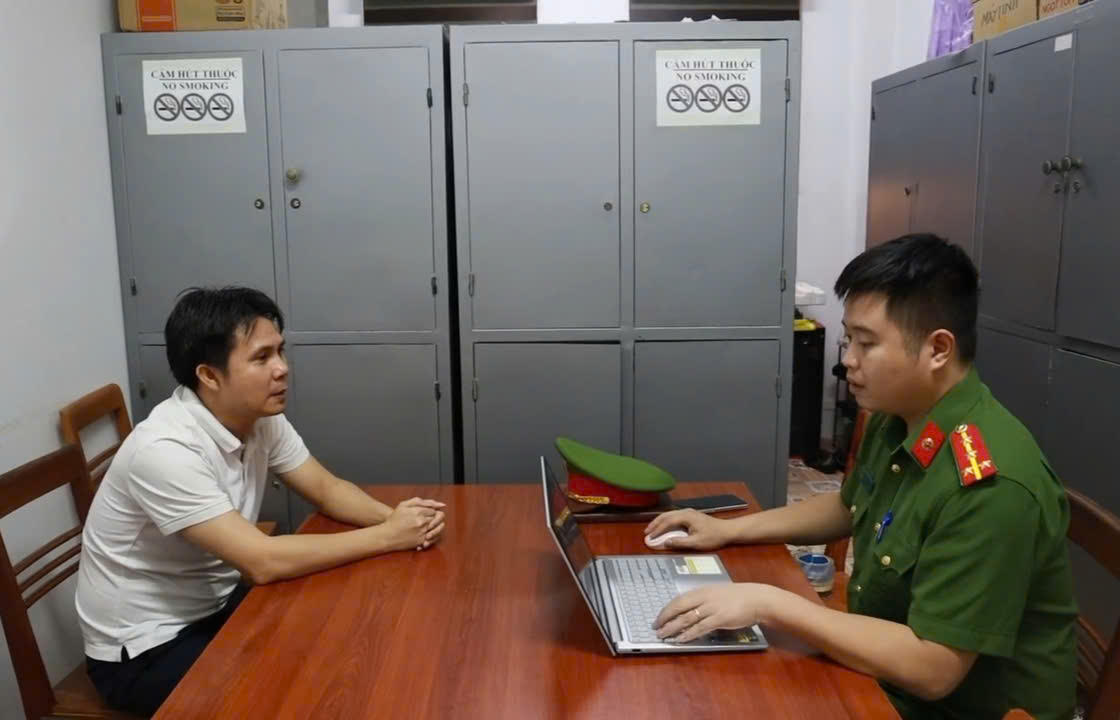 Phạm Văn Hà (Giám đốc Công ty CP Sản xuất và Thương mại tổng hợp Hoàng Nam) tại Cơ quan điều tra. Ảnh: CACC.