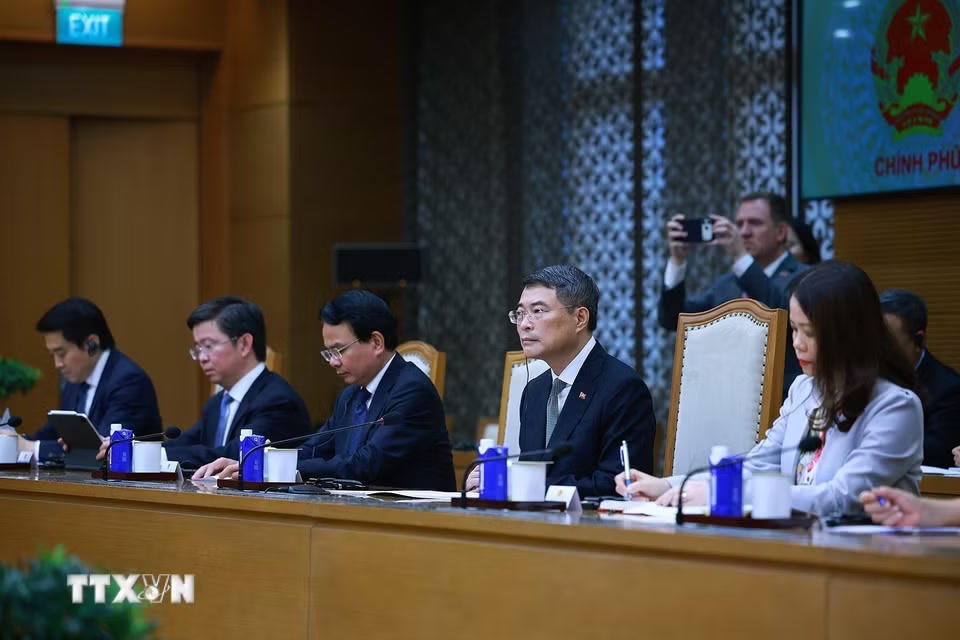 Thủ tướng Lê Minh Hưng tại cuộc tiếp Bộ trưởng Ngoại giao Cộng hòa Chile Francisco Pérez Mackenna. (Ảnh: Dương Giang/TTXVN)