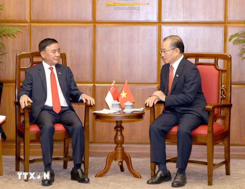 Thường trực Ban Bí thư Trần Cẩm Tú hội kiến Chủ tịch Quốc hội Singapore Seah Kian Peng. (Ảnh: Phương Hoa/TTXVN)