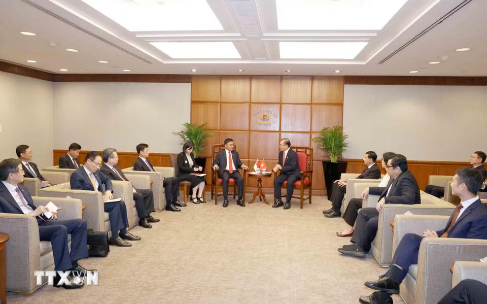 Thường trực Ban Bí thư Trần Cẩm Tú hội kiến Chủ tịch Quốc hội Singapore Seah Kian Peng. (Ảnh: Phương Hoa/TTXVN)