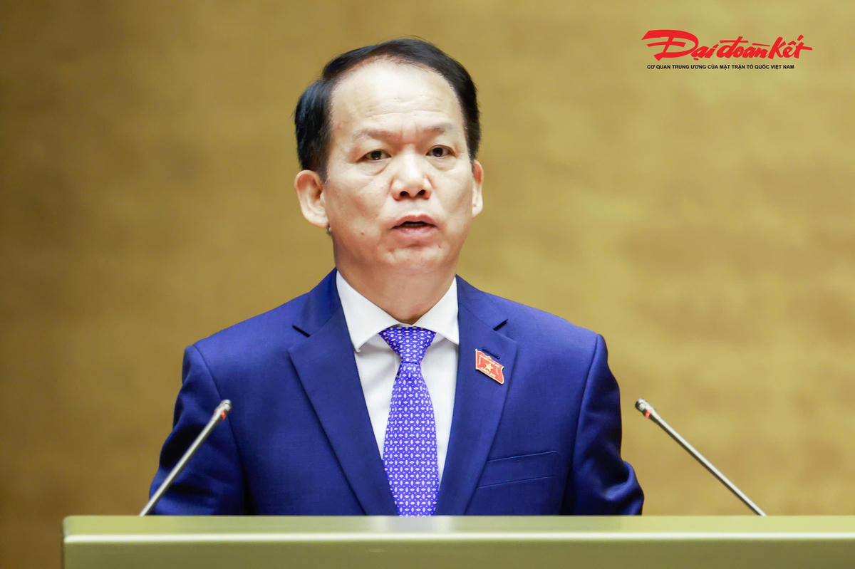 Bộ trưởng Bộ Tư pháp Hoàng Thanh Tùng trình bày Báo cáo giải trình, tiếp thu, chỉnh lý dự thảo Luật Hòa giải ở cơ sở (sửa đổi) trước khi Quốc hội biểu quyết thông qua. Ảnh: Quang Vinh