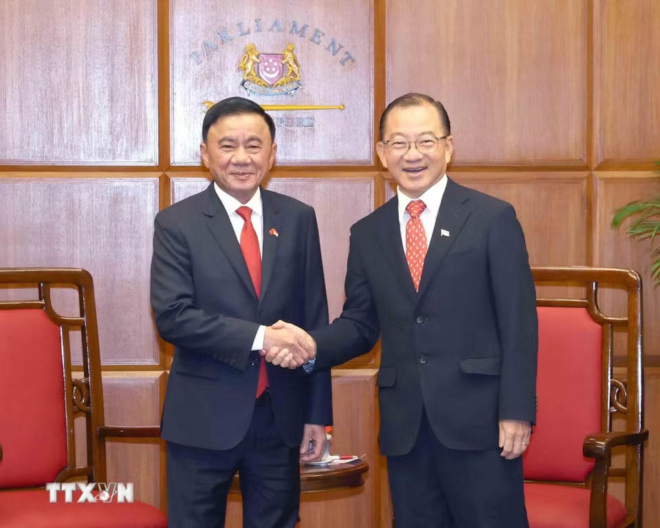 Thường trực Ban Bí thư Trần Cẩm Tú hội kiến Chủ tịch Quốc hội Singapore Seah Kian Peng. (Ảnh: Phương Hoa/TTXVN)