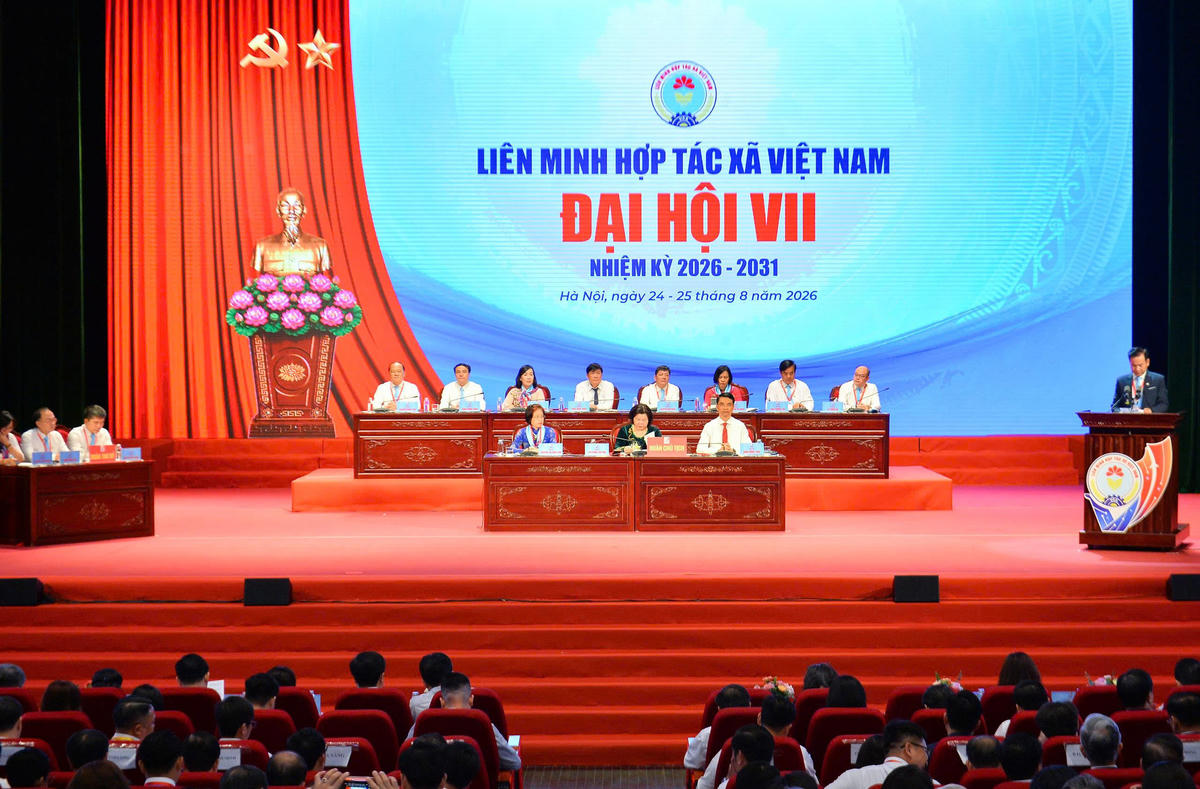 Đoàn Chủ tịch tại Đại hội Liên minh Hợp tác xã Việt Nam khóa VII, nhiệm kỳ 2026 - 2031. Ảnh: PV