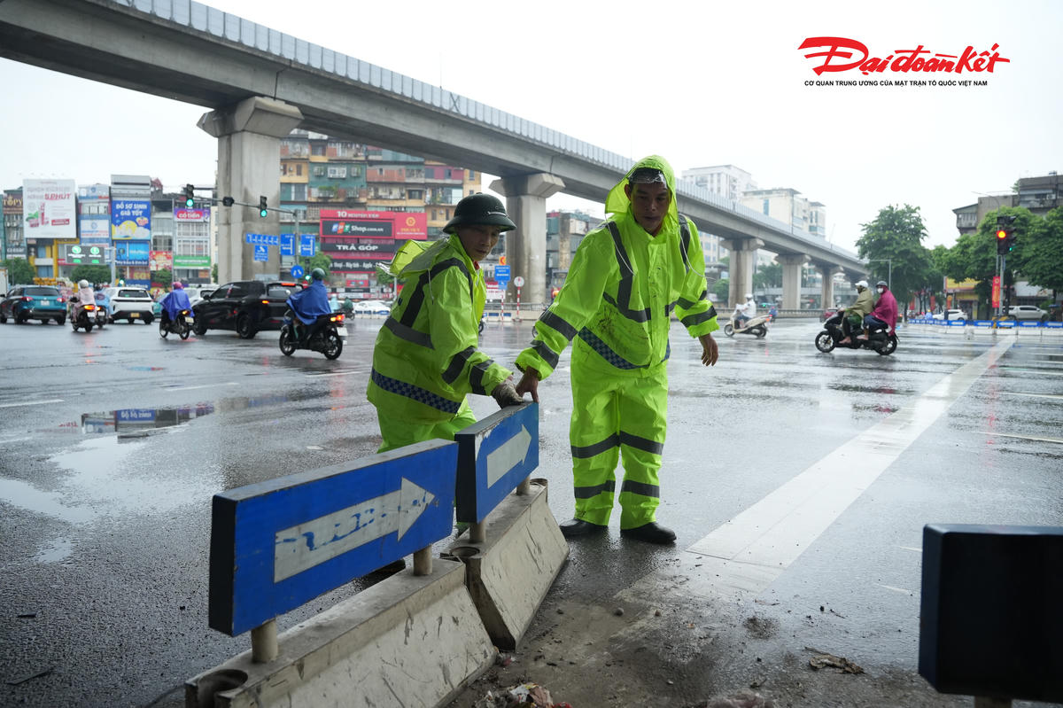 Các đơn vị được yêu cầu không chỉ bảo đảm giao thông thông suốt mà còn tăng cường công tác duy tu, vệ sinh, chỉnh trang, đặc biệt tại những tuyến đường chính, nút giao cửa ngõ và khu vực có lưu lượng phương tiện lớn.