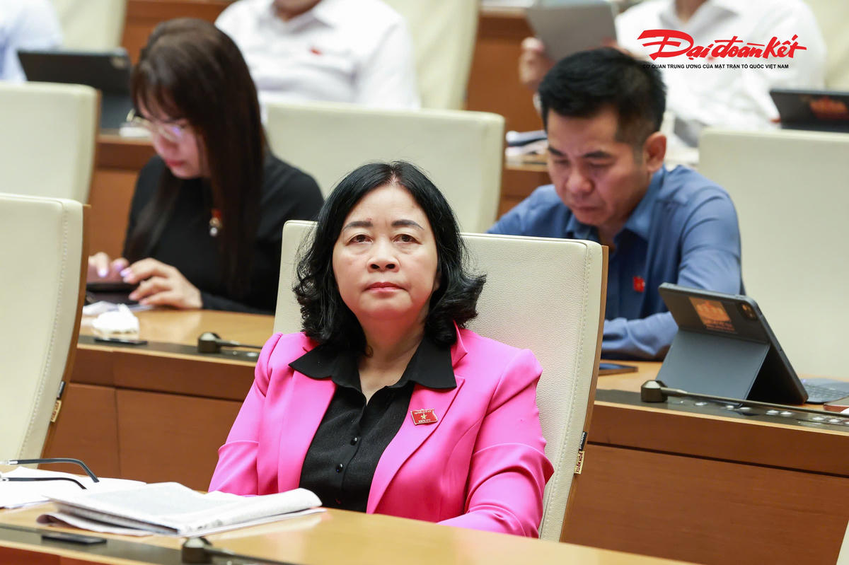 Ủy viên Bộ Chính trị, Bí thư Trung ương Đảng, Chủ tịch UBTƯ MTTQ Việt Nam Bùi Thị Minh Hoài tham dự phiên họp. Ảnh: Quang Vinh