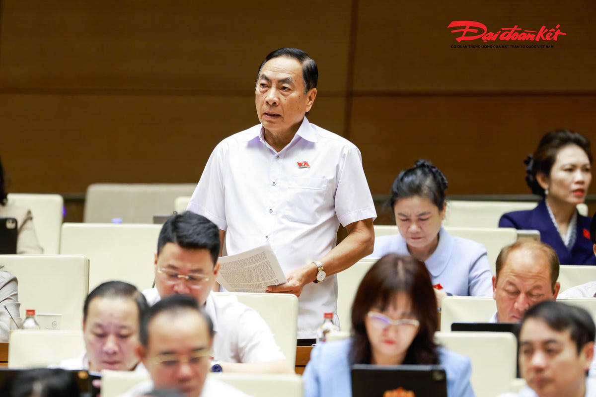 Đại biểu Phạm Văn Hòa, Đoàn Đồng Tháp phát biểu. Ảnh: Quang Vinh