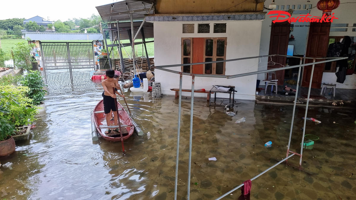 Một số hộ dân thuộc khu vực tổ 5, phường Linh Sơn cũng đã bị ngập úng từ tối ngày 23/8.