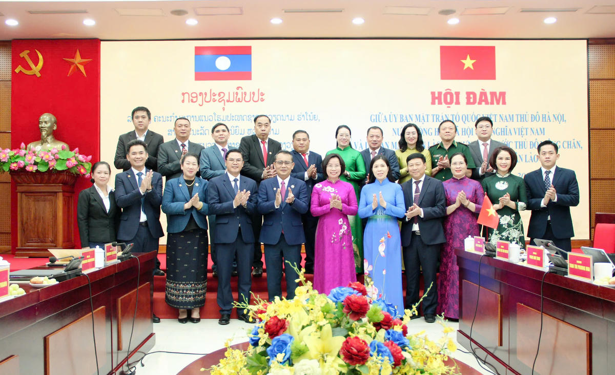 Các đại biểu chụp ảnh lưu niệm tại hội đàm và cùng nhau ký kết biên bản ghi nhớ hợp tác, giai đoạn 2026 - 2030. Ảnh: PV