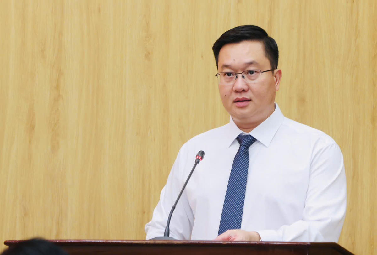 Phó Bí thư Thường trực Tỉnh ủy Trần Đăng Quỳnh yêu cầu việc tiếp nhận nhiệm vụ dân vận phải tạo điều kiện để MTTQ gần dân, sát dân hơn. Ảnh: Đức Lam