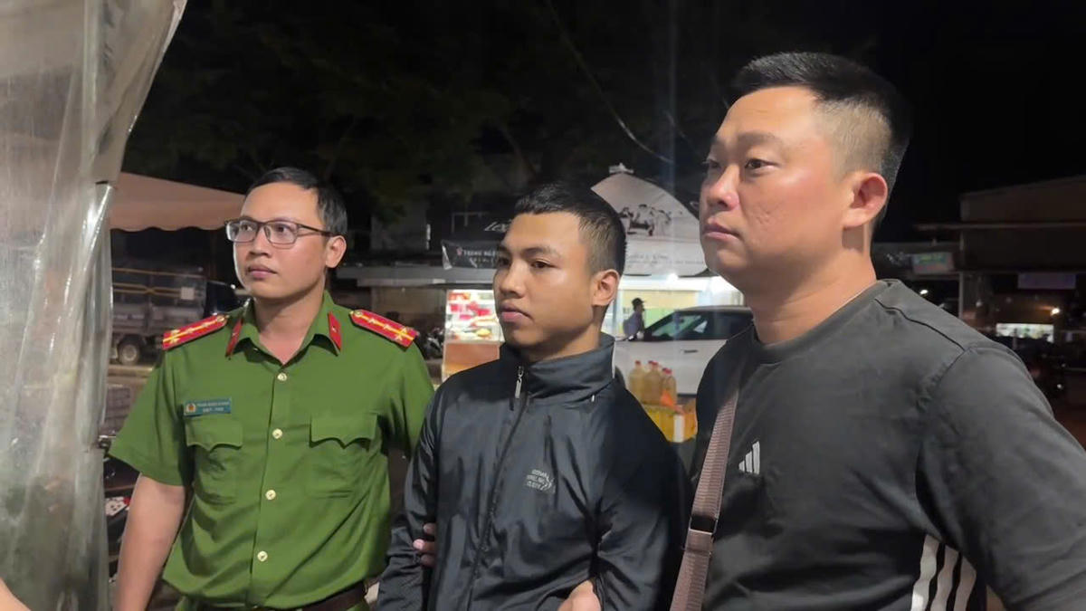 Lực lượng Công an bắt giữ Y Ngun Êban. Ảnh:SĐ.