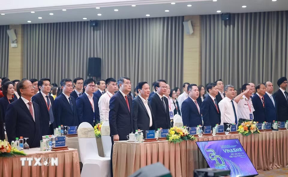 Thủ tướng Lê Minh Hưng dự Lễ kỷ niệm 20 năm thành lập Hiệp hội Doanh nghiệp nhỏ và vừa Việt Nam. (Ảnh: Dương Giang/TTXVN)