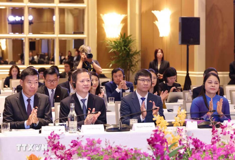 Đại biểu cấp cao Đảng Cộng sản Việt Nam dự Đối thoại Chiến lược Việt Nam-Singapore lần thứ nhất. (Ảnh: Phương Hoa/TTXVN)