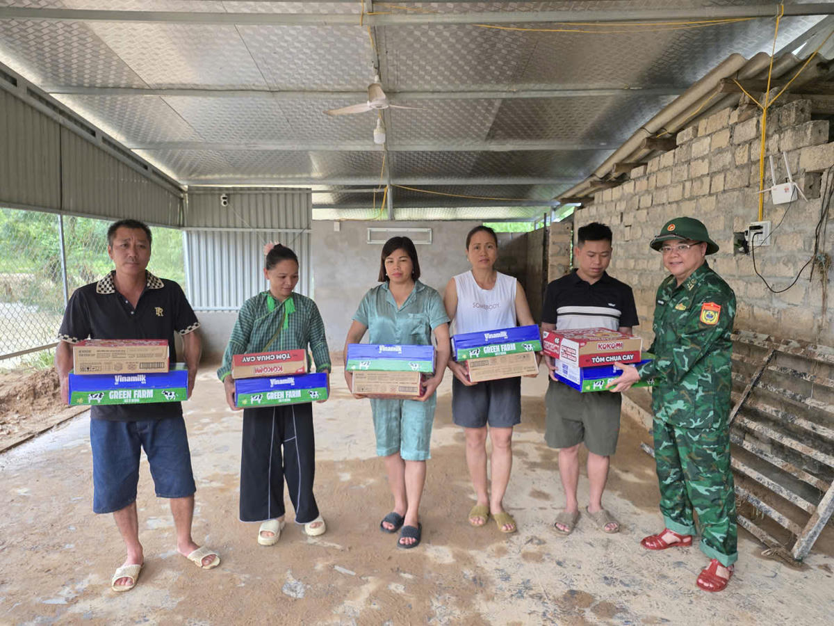 Bộ đội Biên phòng Lạng Sơn sát cánh cùng người dân vùng lũ