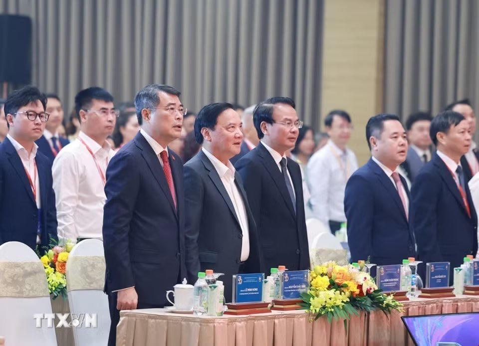 Thủ tướng Lê Minh Hưng dự Lễ kỷ niệm 20 năm thành lập Hiệp hội Doanh nghiệp nhỏ và vừa Việt Nam. (Ảnh: Dương Giang/TTXVN)