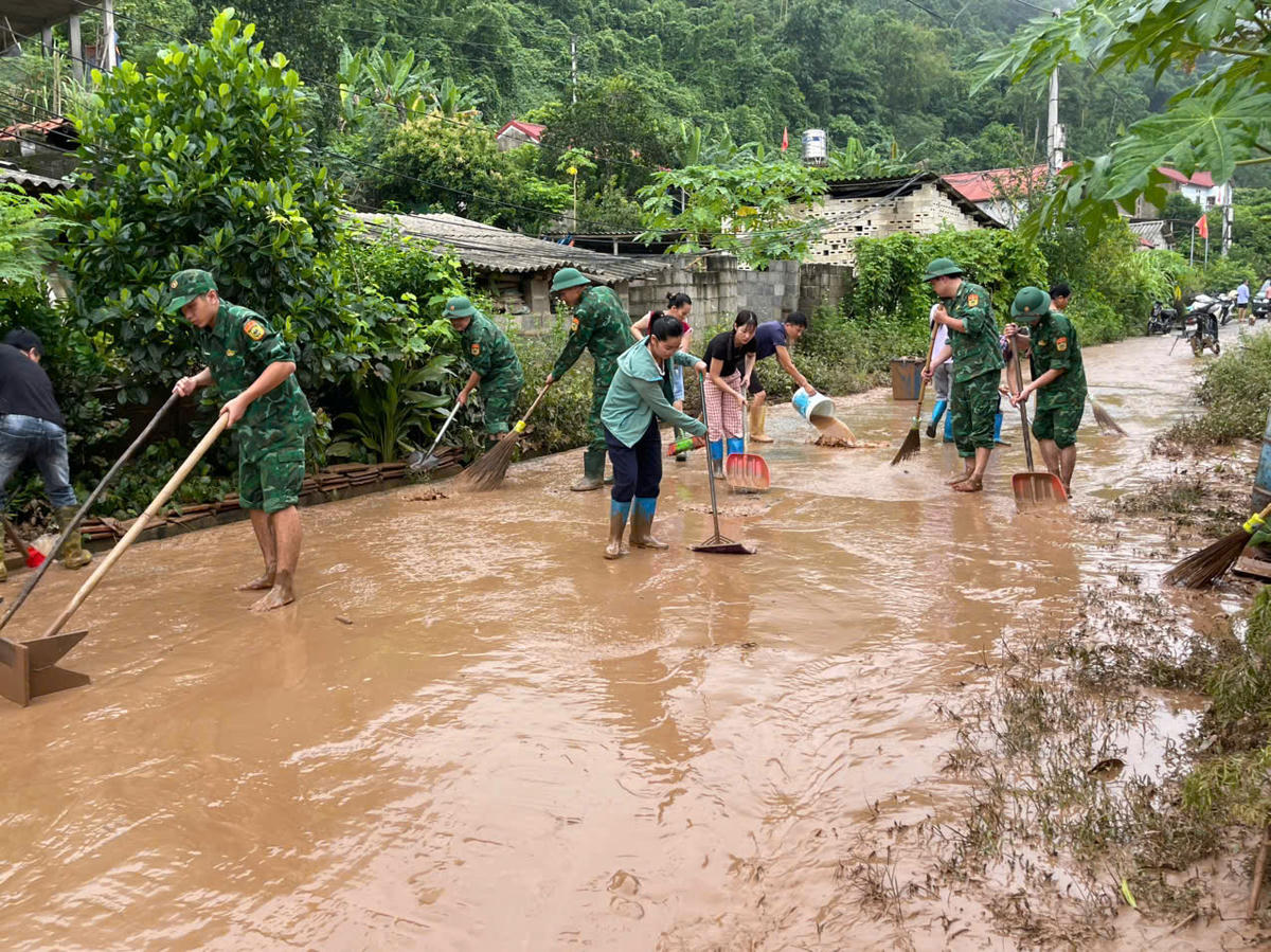 Bộ đội Biên phòng Lạng Sơn sát cánh cùng người dân vùng lũ