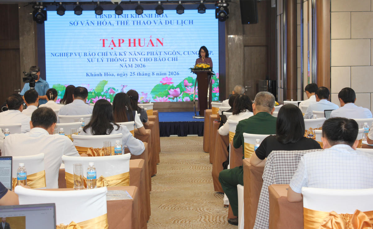 Quang cảnh lớp tập huấn nghiệp vụ báo chí, kỹ năng phát ngôn và cung cấp thông tin cho đại diện các cơ quan, ban, ngành.