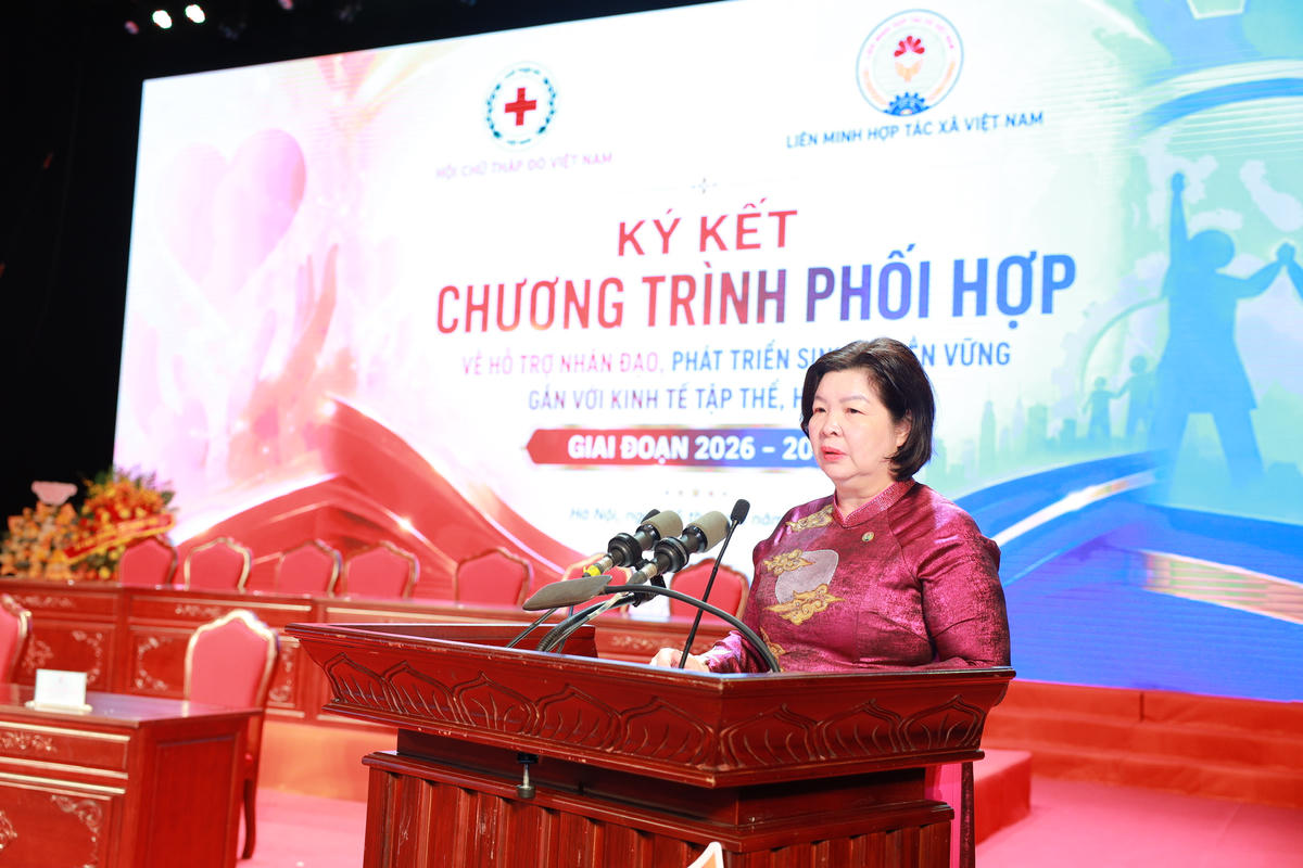 Bà Cao Xuân Thu Vân, Chủ tịch Liên minh Hợp tác xã Việt Nam phát biểu tại lễ ký kết. Ảnh: PV